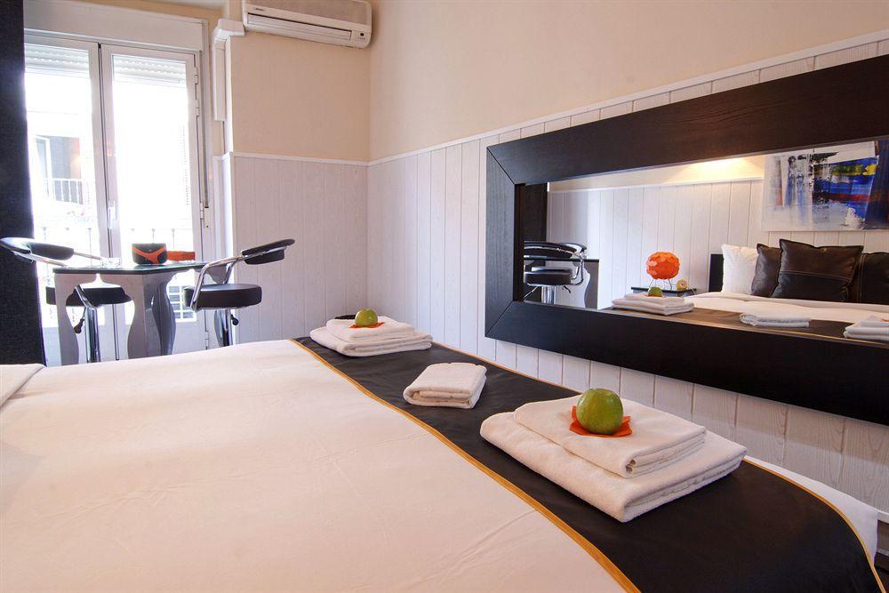 Hostal Oxum Madrid Kültér fotó