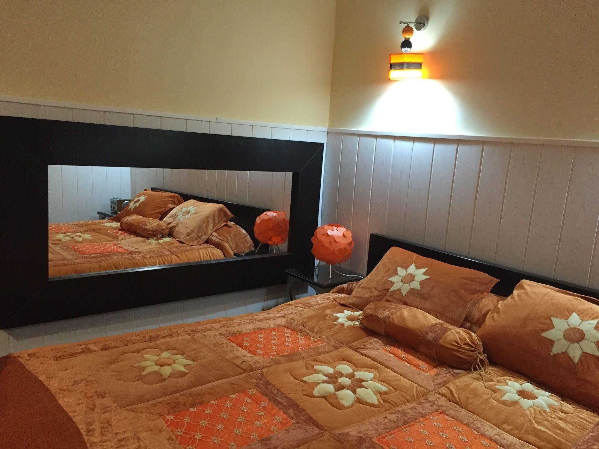 Hostal Oxum Madrid Kültér fotó