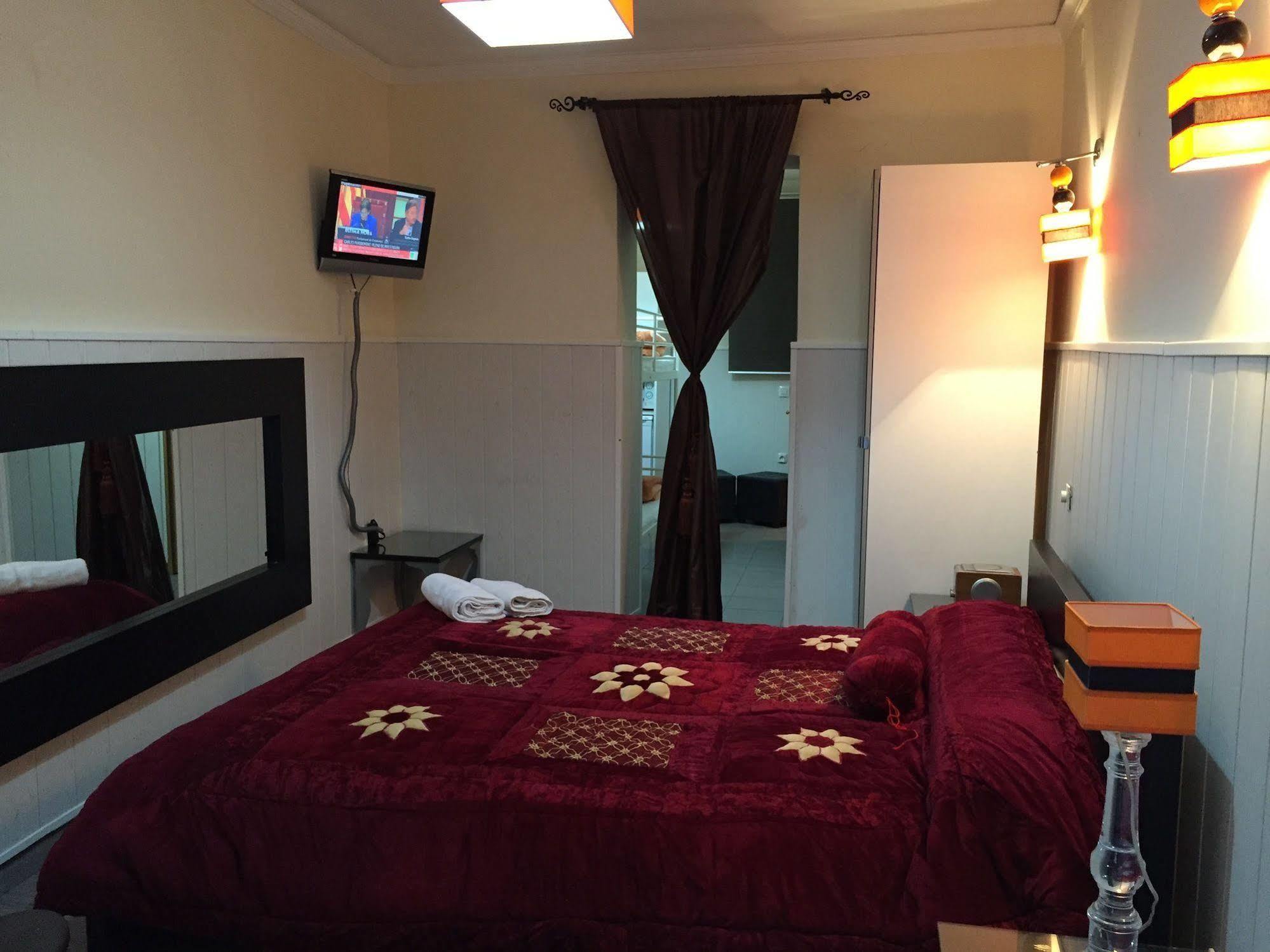 Hostal Oxum Madrid Kültér fotó