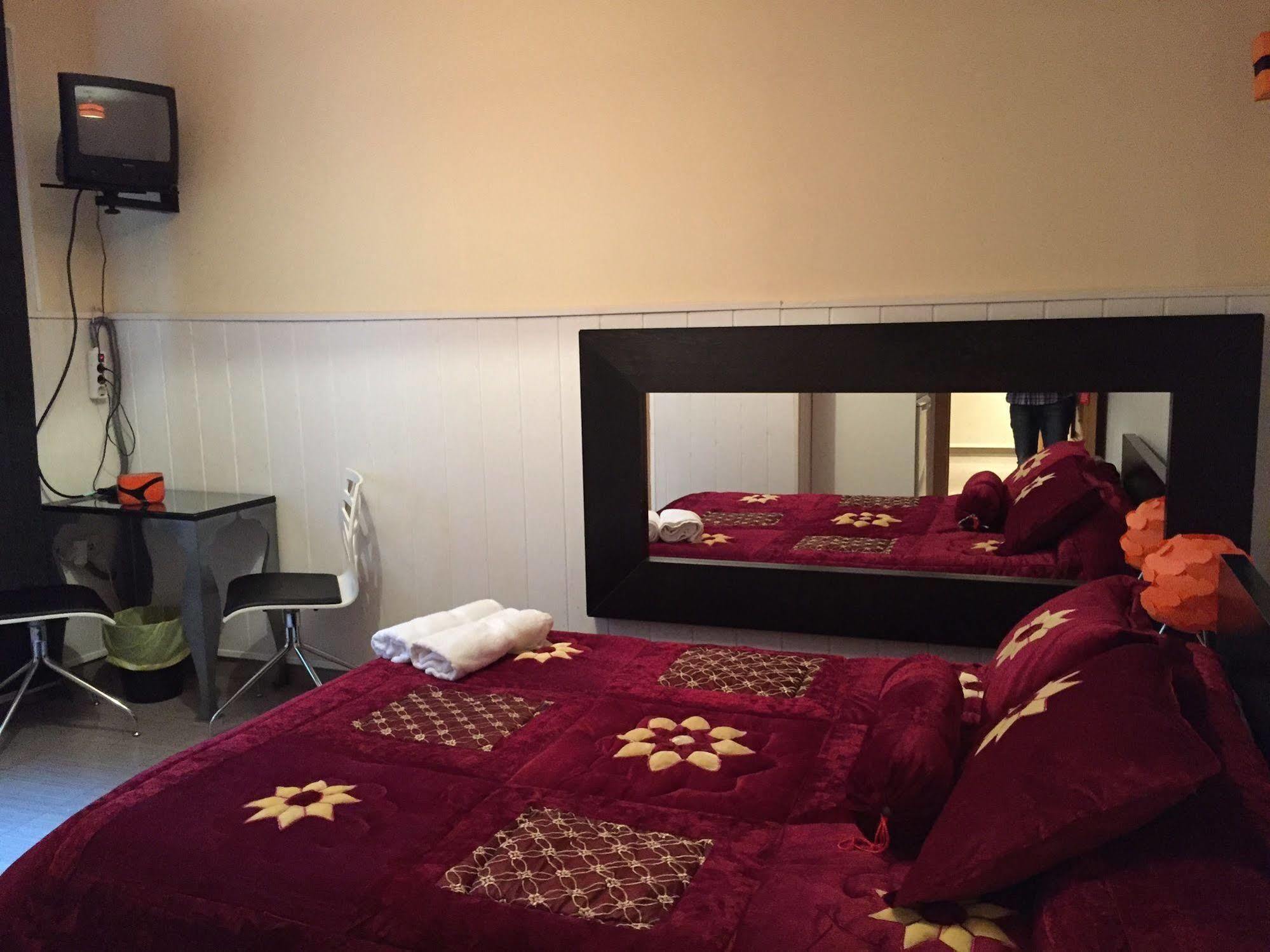 Hostal Oxum Madrid Kültér fotó