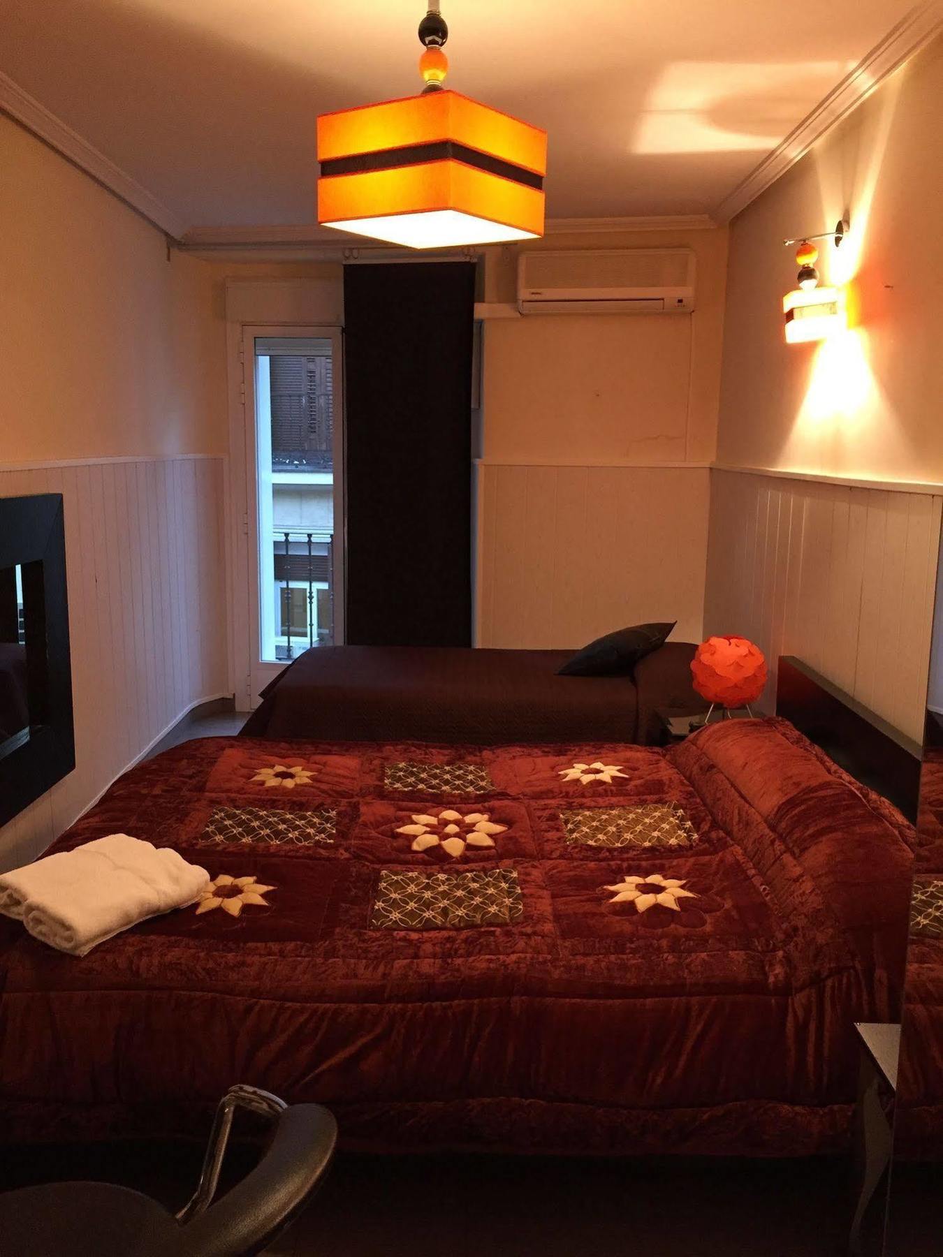 Hostal Oxum Madrid Kültér fotó