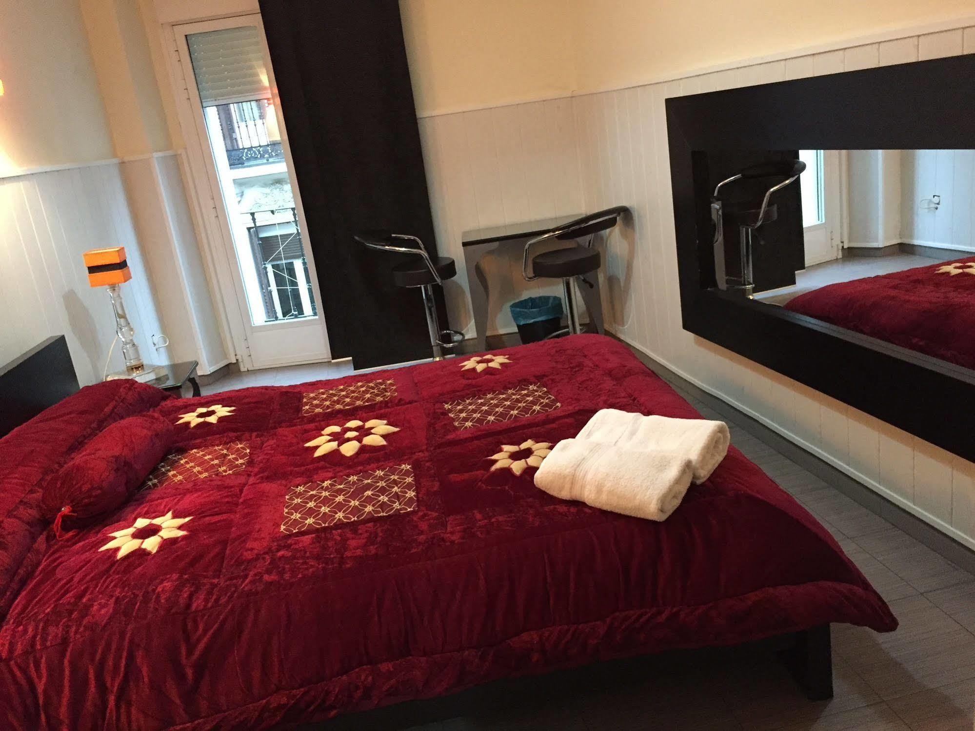 Hostal Oxum Madrid Kültér fotó