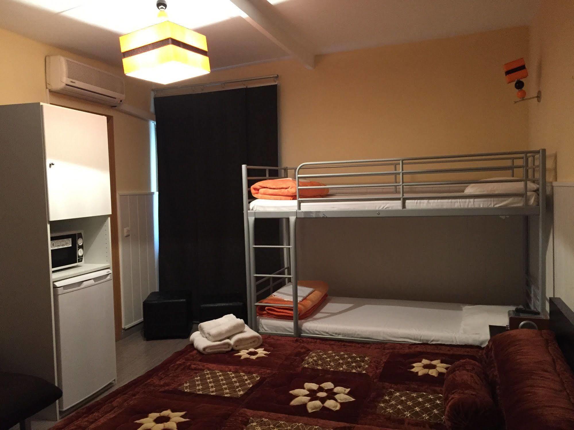 Hostal Oxum Madrid Kültér fotó