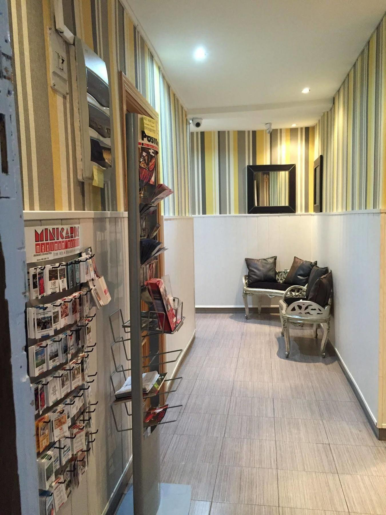 Hostal Oxum Madrid Kültér fotó